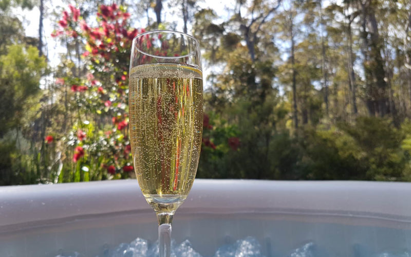 Jarrah Grove Forest Retreat Bubbles in the Hot Tub